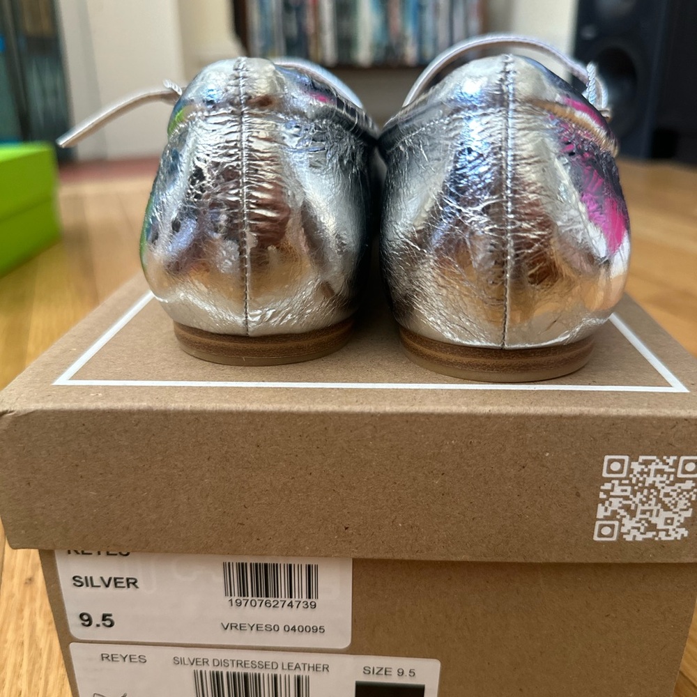 Dolce Vita Metallic Flats with Strap - Picture 4 of 6